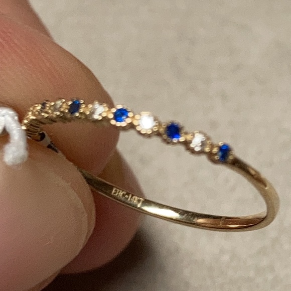 Gold Ring with Gemstones - Picture 6 of 6